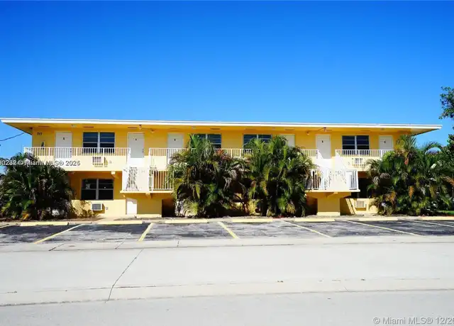 Property at 717 NE 10th Ave Unit 4, Boynton Beach, FL, 33435, 2 beds, 1 bath, [object Object]