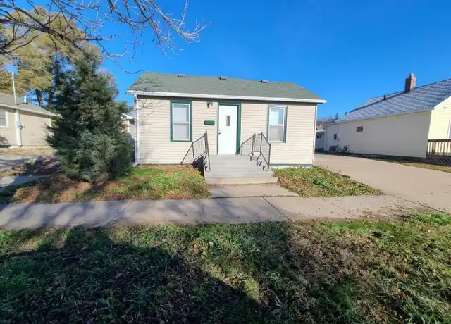 Property at 1102 1st St NE, Mandan, ND, 58554, 2 beds, 1 bath, [object Object]