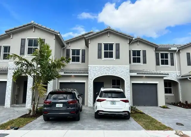 Property at 2633 SE 10th St, Homestead, FL, 33035, 3 beds, 2.5 baths, [object Object]