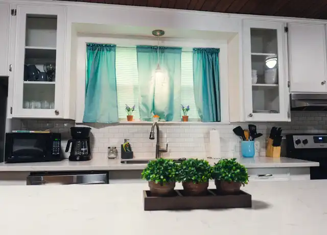 Property at 125 East St, Lake Charles, LA, 70601, 3 beds, 2 baths, [object Object]