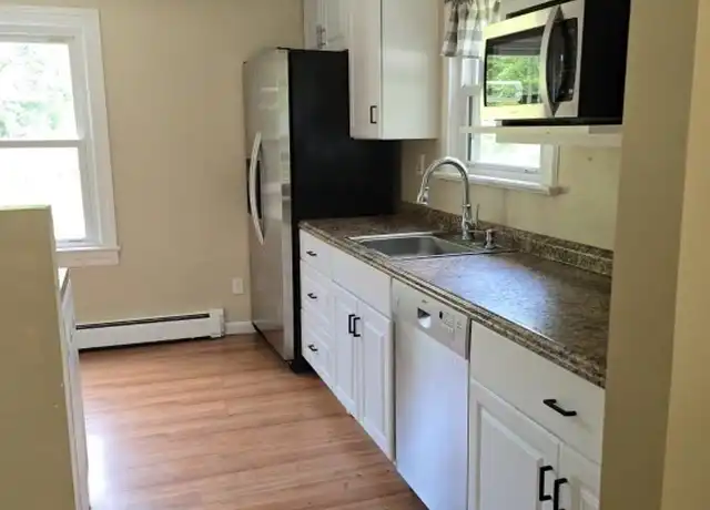 Property at 163 Hunters Rd, Norwich, CT, 06360, 3 beds, 1 bath, [object Object]
