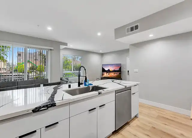 Property at 546 N Harvard Blvd, Los Angeles, CA, 90004, 1 bed, 1 bath, [object Object]