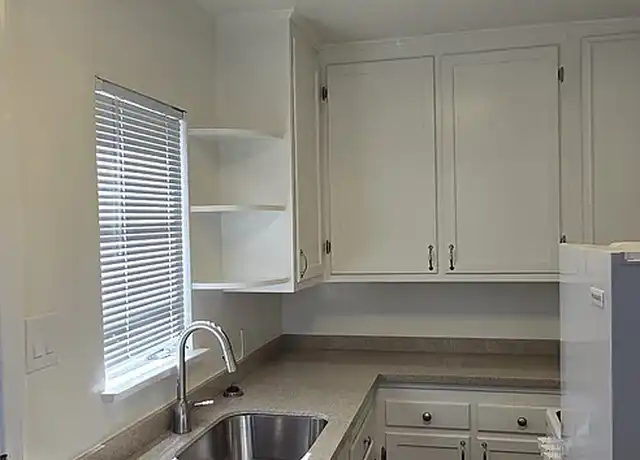 Property at Sunset Park Apartments - 2349 Ocean Park Blvd, Santa Monica, CA, 90405, 1 bed, 1 bath, [object Object]