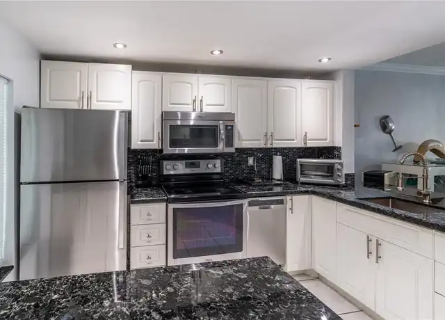 Property at 470 Paradise Isle Blvd #105, Hallandale Beach, FL, 33009, 1 bed, 1 bath, [object Object]