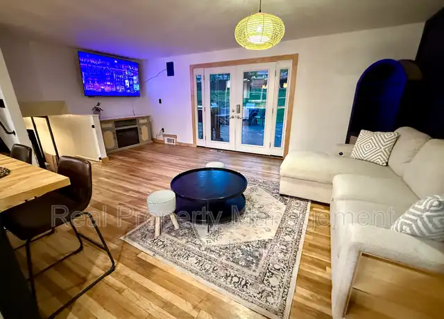 Property at 121 S Jamestown Rd, Coraopolis, PA, 15108, 3 beds, 2.5 baths, [object Object]