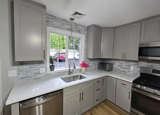 Property at 3 Hirschklau Ln, Fair Lawn, NJ, 07410, 2 beds, 2 baths, [object Object]