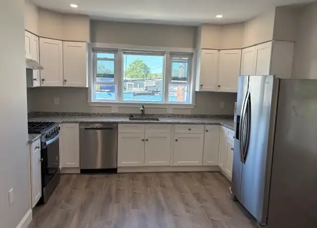 Property at 6 Wave Way Unit 2, Winthrop, MA, 02152, 3 beds, 1 bath, [object Object]