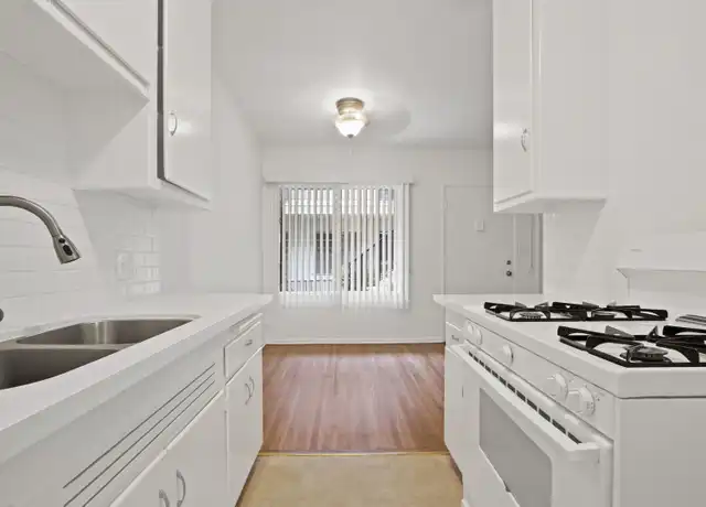 Property at 500 California Ave Unit 10, Santa Monica, CA, 90403, 1 bed, 1 bath, [object Object]