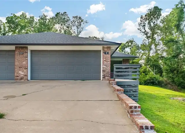 Property at 2109 Oakwood Ave, Bentonville, AR, 72712, 2 beds, 2 baths, [object Object]