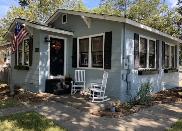 Property at 906 Chicago Ave, New Braunfels, TX, 78130, 2 beds, 1 bath, [object Object]