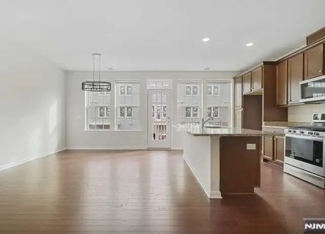 Property at 52 Leahy Dr, Wood-Ridge, NJ, 07075, 3 beds, 2.5 baths, [object Object]
