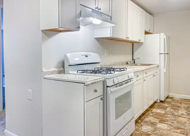 Property at 399 Walker St Unit 33, Lowell, MA, 01851, 1 bed, 1 bath, [object Object]