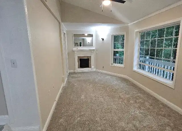 Property at 27 E Ave Unit B, Lake Oswego, OR, 97034, 1 bed, 1 bath, [object Object]