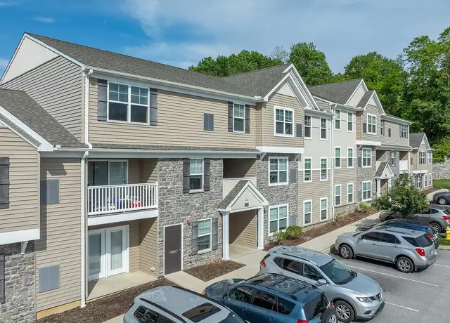Photo of 1 Wyndham Dr, York, PA 17402