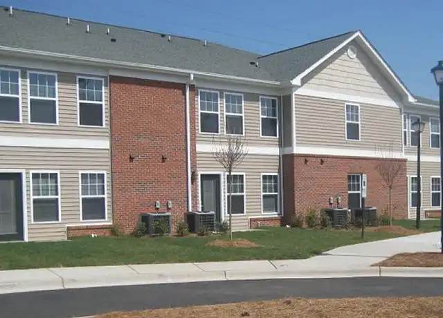 Property at Villas at Northview - 415 26th Ave NE, Hickory, NC, 28601, 1-2 bed, 1 bath, [object Object]