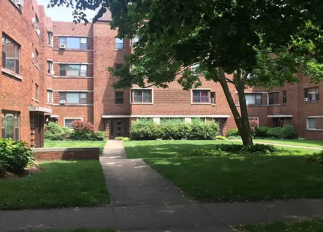 Photo of 549 Sheridan Rd, Evanston, IL 60202