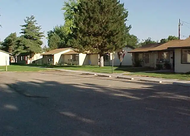 Property at 1300 N Pennsylvania Ave Unit 103, Fruitland, ID, 83619, 3 beds, 1 bath, [object Object]