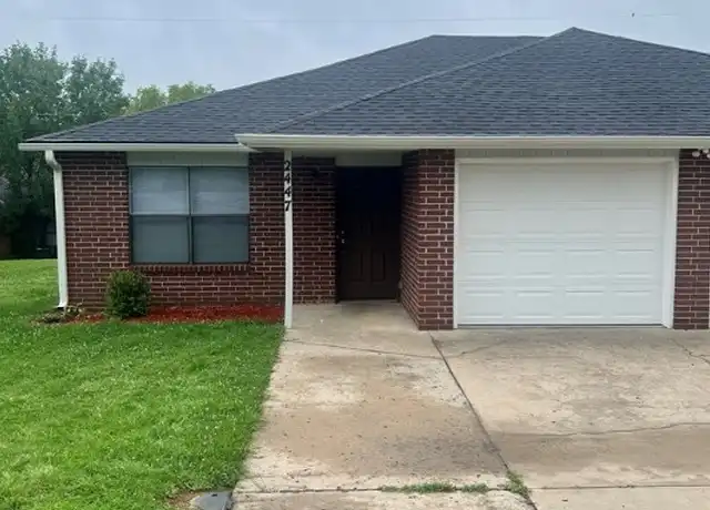 Property at 2447 W Yvonne Dr, Fayetteville, AR, 72704, 2 beds, 1.5 baths, [object Object]