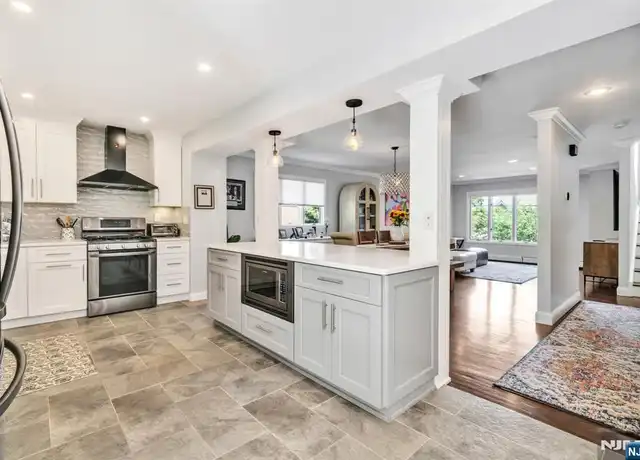 Property at 296 Undercliff Ave Unit C, Edgewater, NJ, 07020, 4 beds, 2.5 baths, [object Object]