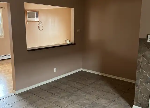 Property at 162 Oakland Ave Unit 2, Jersey City, NJ, 07306, 3 beds, 1 bath, [object Object]