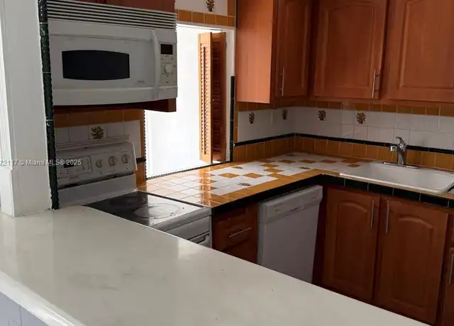 Property at 210 172nd St #326, Sunny Isles Beach, FL, 33160, 1 bed, 1.5 baths, [object Object]