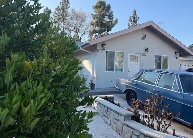 Property at 9 Eccelstone Cir Unit 3, Irvine, CA, 92604, 1 bed, 1 bath, [object Object]