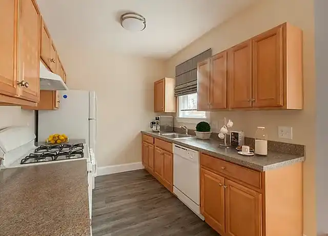 Property at 21 Beach Rd, Lynn, MA, 01902, 1 bed, 1 bath, [object Object]