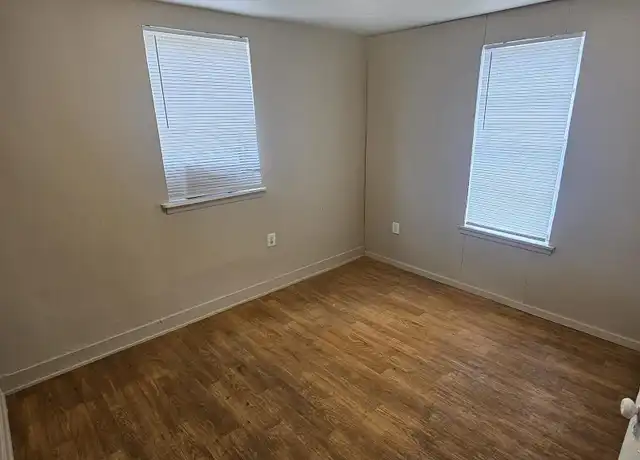 Property at 916 N Poplar St, North Little Rock, AR, 72114, 1 bed, 1 bath, [object Object]