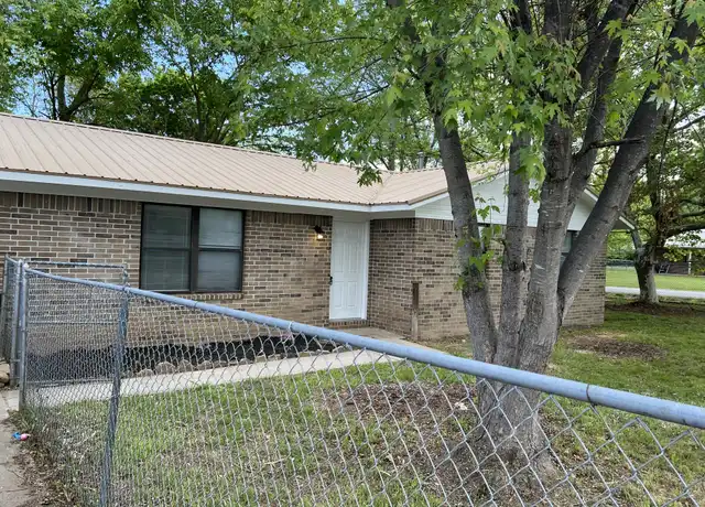 Property at 320 E Thurman St, Prairie Grove, AR, 72753, 3 beds, 2 baths, [object Object]