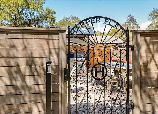 Property at Harper Flats - 6822 S Shamrock Rd, Tampa, FL, 33616, 1 bed, 1 bath, [object Object]