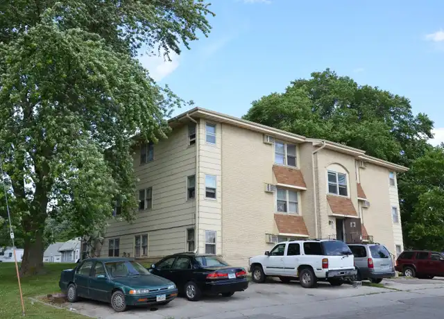 Property at 6920 SW 9th St Unit 06, Des Moines, IA, 50315, 2 beds, 1 bath, [object Object]