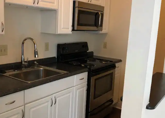 Property at 237 E 9th St Unit 13, Indianapolis, IN, 46204, 1 bed, 1 bath, [object Object]