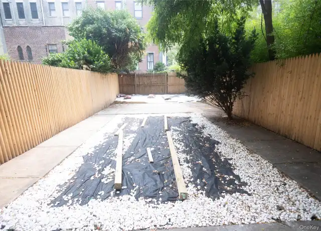 Property at 160 W 132nd St Unit 1R, New York, NY, 10027, 1 bed, 1 bath, [object Object]