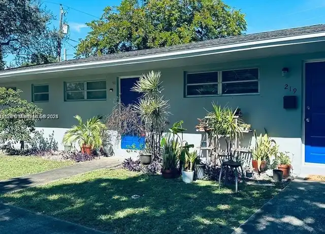 Property at 209 SW 1st Ct Unit 211, Dania Beach, FL, 33004, 2 beds, 1 bath, [object Object]
