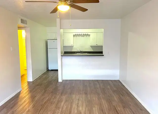Photo of 565 59th St NW, Albuquerque, NM 87105