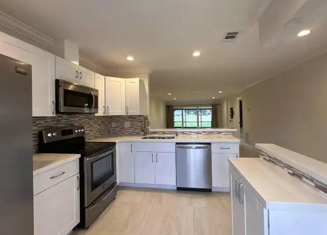 Property at 9638 Oakburst Ln, Tamarac, FL, 33321, 2 beds, 2 baths, [object Object]