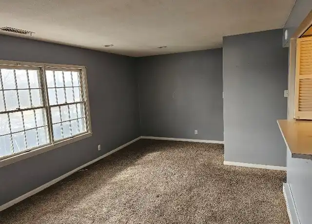 Property at 105 S Elder Ln, Decatur, IL, 62522, 2 beds, 1 bath, [object Object]