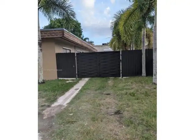 Property at 633 NW 1st St, Homestead, FL, 33034, 2 beds, 1 bath, [object Object]