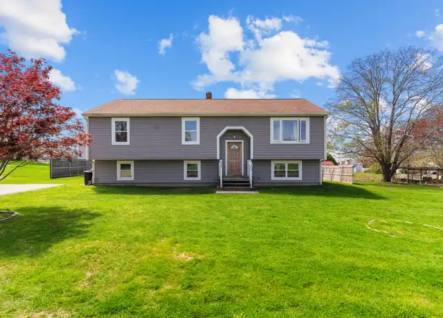 Property at 3 Arthur Ave Unit 1, Bristol, RI, 02809, 3 beds, 1 bath, [object Object]