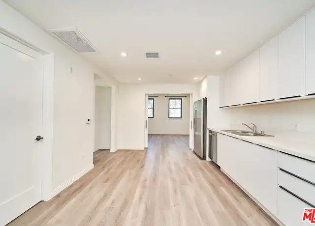 Property at 951 S Wilton Pl Unit 204, Los Angeles, CA, 90019, 3 beds, 2 baths, [object Object]