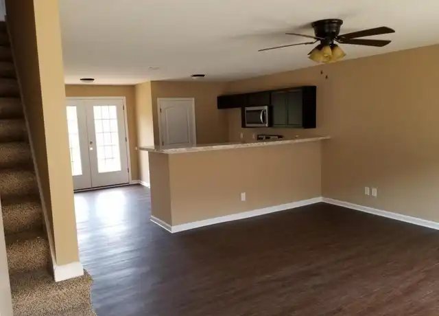Property at 150 Mayhew Rd Unit C4, Clarksville, TN, 37040, 2 beds, 2.5 baths, [object Object]