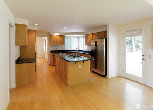 Photo of 13920 SE 64th St, Bellevue, WA 98006