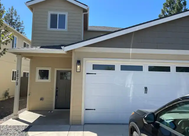 Property at 1679 S Columbus Ave, Medford, OR, 97501, 3 beds, 2.5 baths, [object Object]
