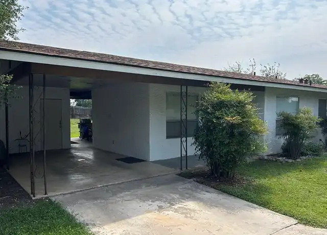 Property at 103 Poco Vista Dr, Kerrville, TX, 78028, 2 beds, 1 bath, [object Object]