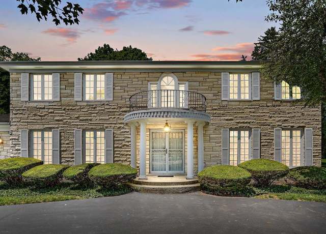 Photo of 59 Regent Dr, Oak Brook, IL 60523
