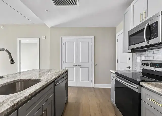 Photo of 900 Chapel St, New Haven, CT 06510