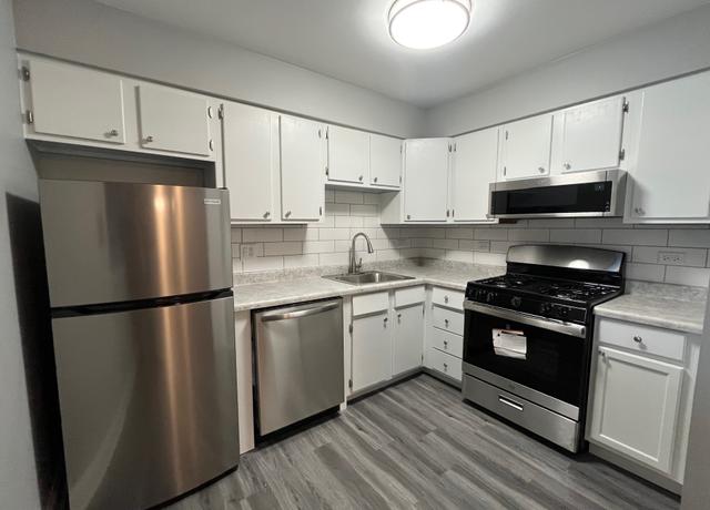Photo of 100 Sunset Dr Unit 203, Cary, IL 60013