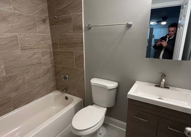 Photo of 100 Sunset Dr Unit 203, Cary, IL 60013