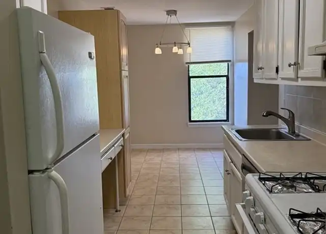 Property at 70 Shrewsbury Green Dr Unit K, Shrewsbury, MA, 01545, 1 bed, 1 bath, [object Object]