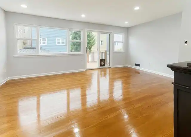 Property at 157 W 17th St Unit 1FL, Bayonne, NJ, 07002, 3 beds, 1 bath, [object Object]